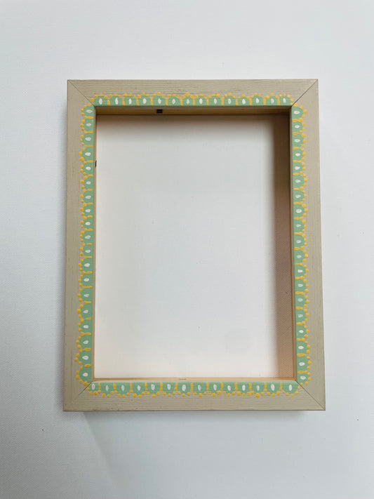 hand-painted frame – green scallops on off white
