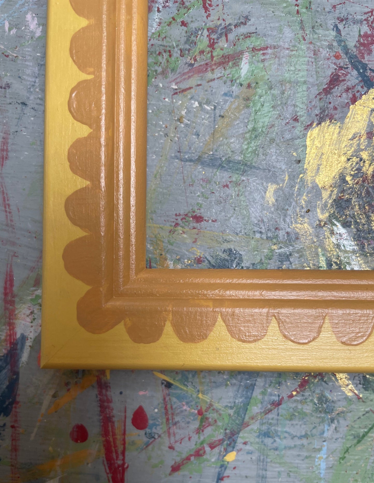hand-painted frame - indian yellow scallops on babouche