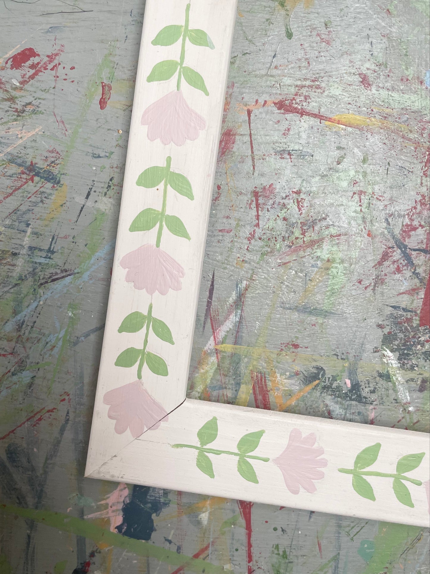 hand-painted frame – white scandi style with pink flower